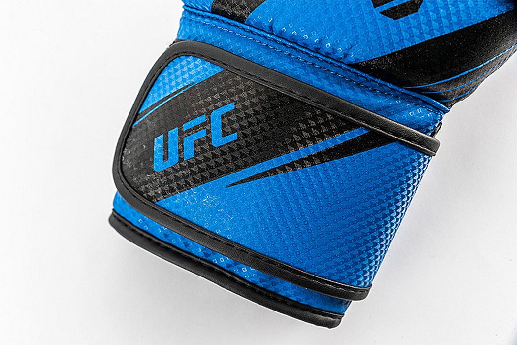 Боксерские перчатки UFC PRO Performance Rush Blue,14oz 1050_700